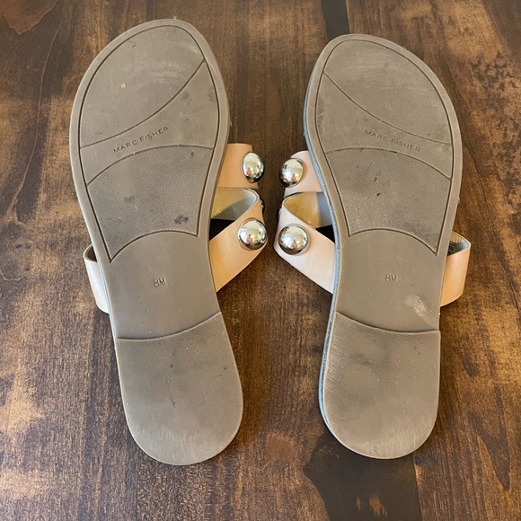 MARC FISHER Bryte II Light Natural Studded Slide Sandals Size 8 - Picture 3 of 3